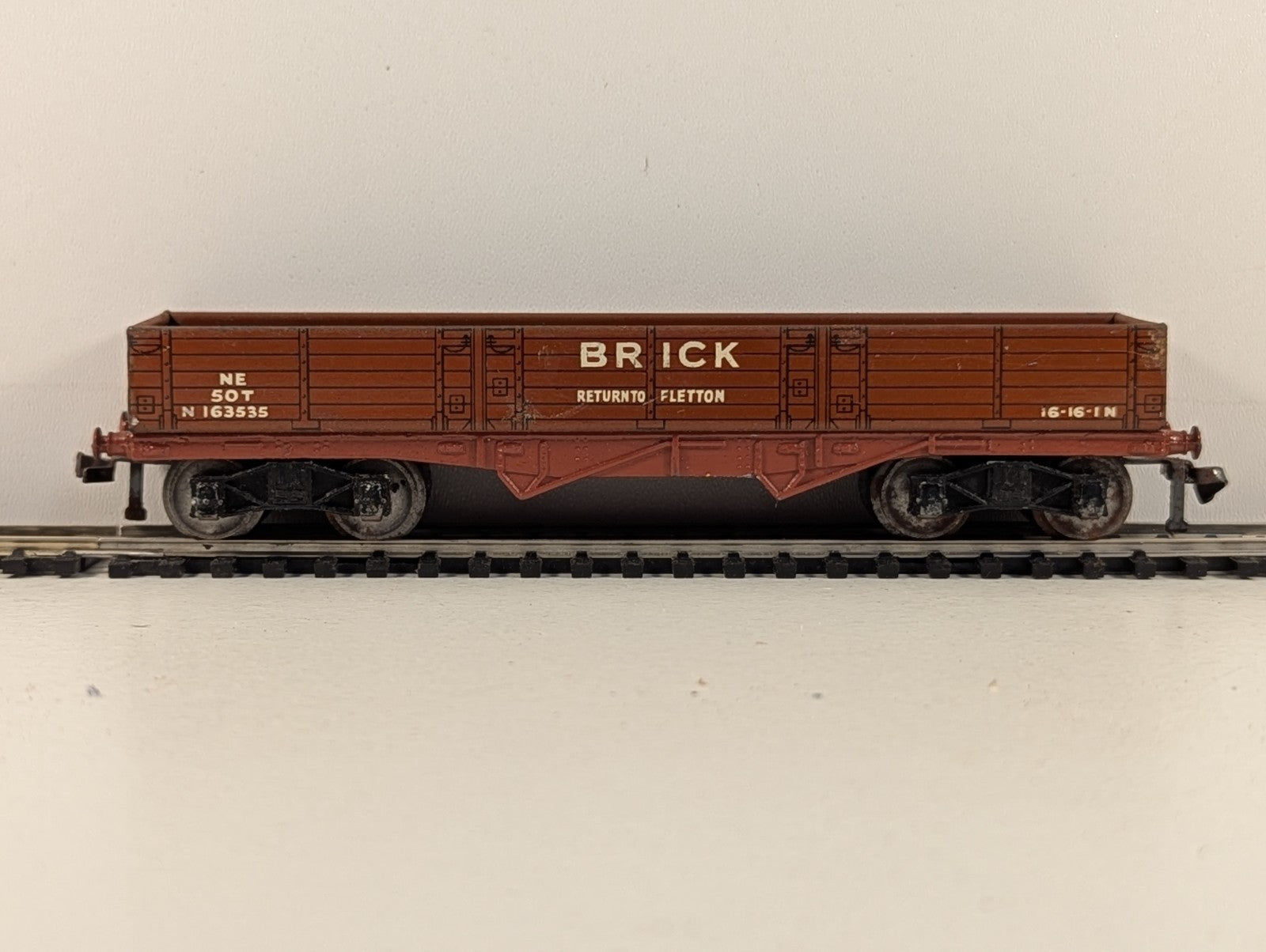 Hornby Dublo 32050 OO Gauge High Capacity Bogie Brick Wagon - Wrong Box
