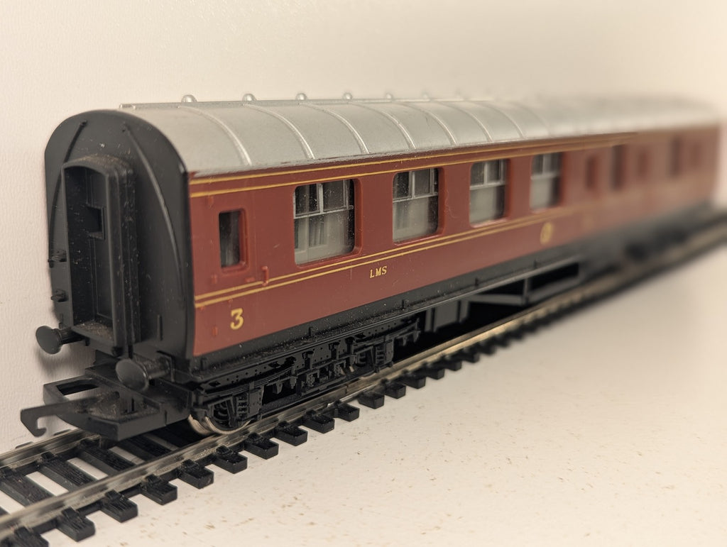 Hornby OO Gauge LMS Stanier Brake Third Corridor Coach Passenger Coach 5644