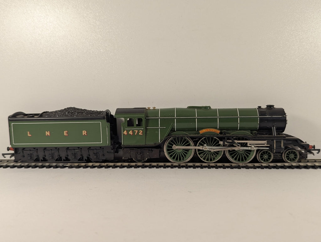Hornby OO Gauge Class A3 'Flying Scotsman' Steam Locomotive 4472 LNER Green