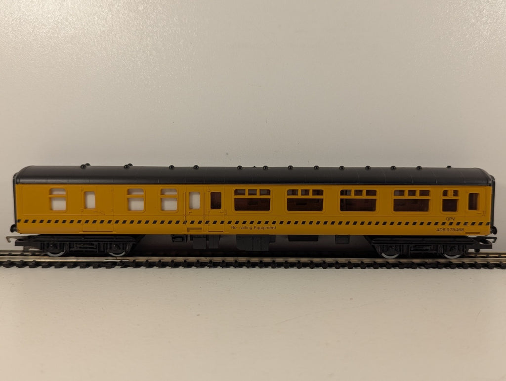 Hornby R.098 Breakdown Crane Crew Coach