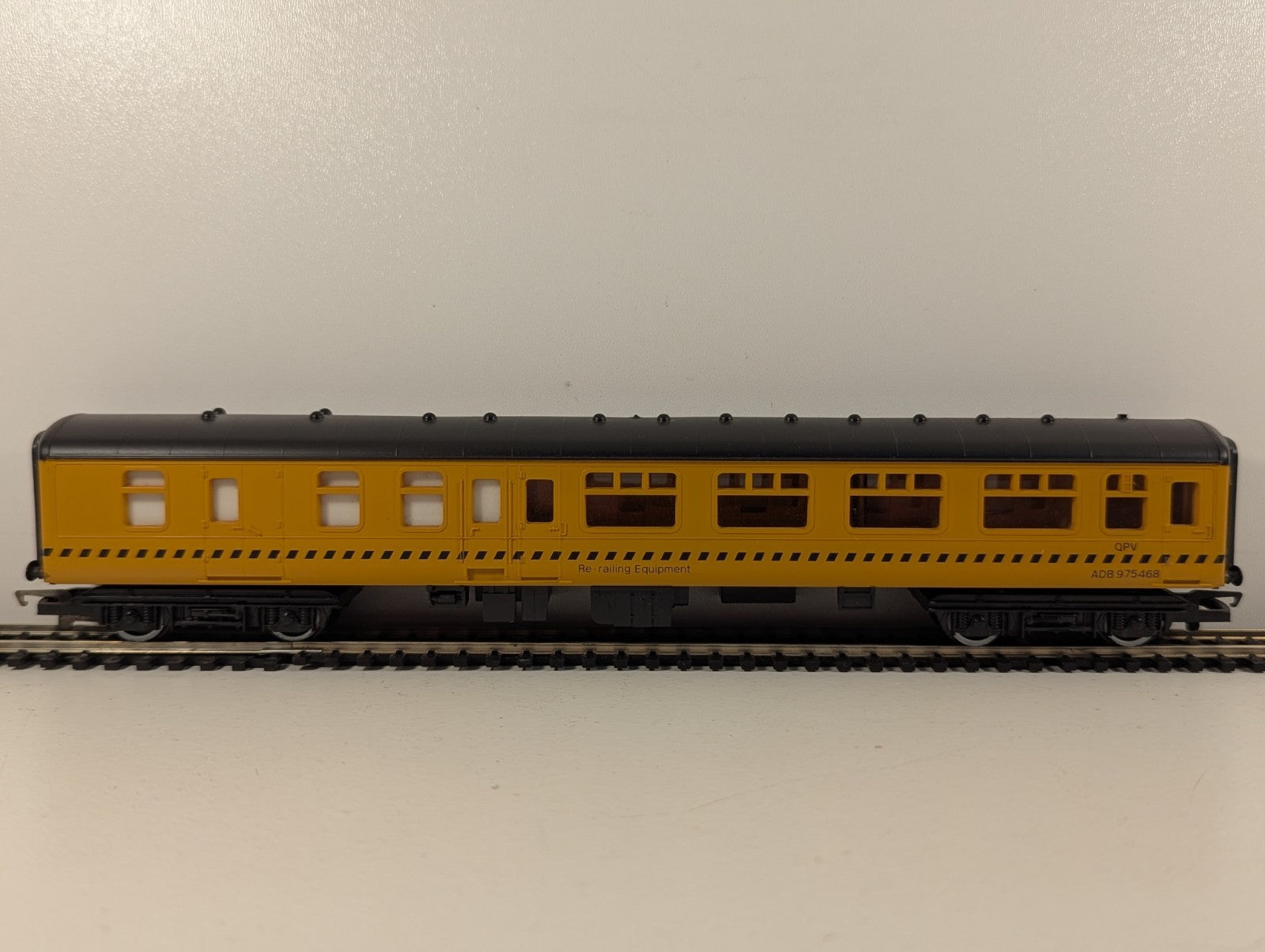 Hornby R.098 Breakdown Crane Crew Coach