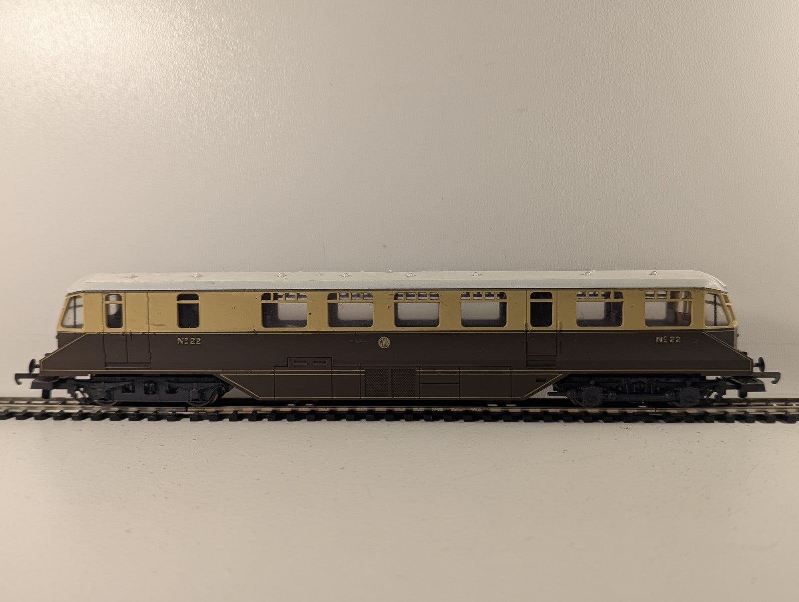 Lima OO Gauge GWR Passenger Railcar No. 22 Diesel Railcar GWR Chocolate & Cream