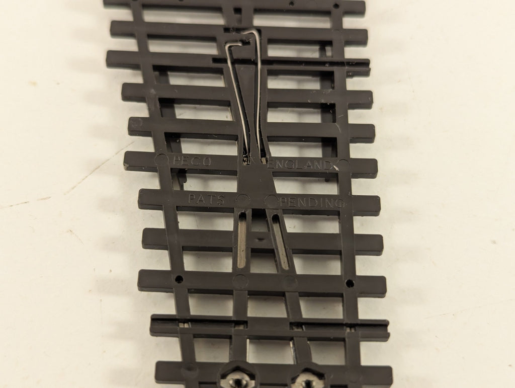 Peco Streamline OO/HO Small Radius Right Hand Point