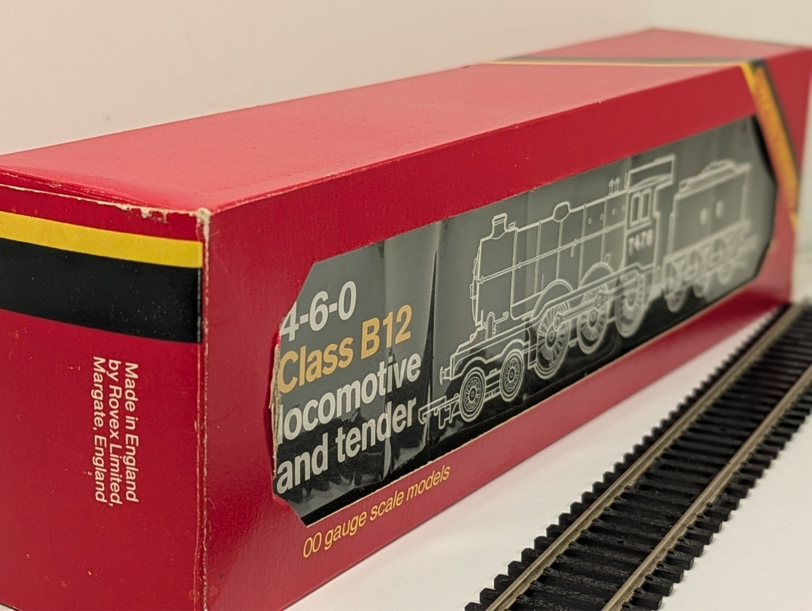 Hornby R150 LNER B12 Class Steam Locomotive OO Gauge - Boxed