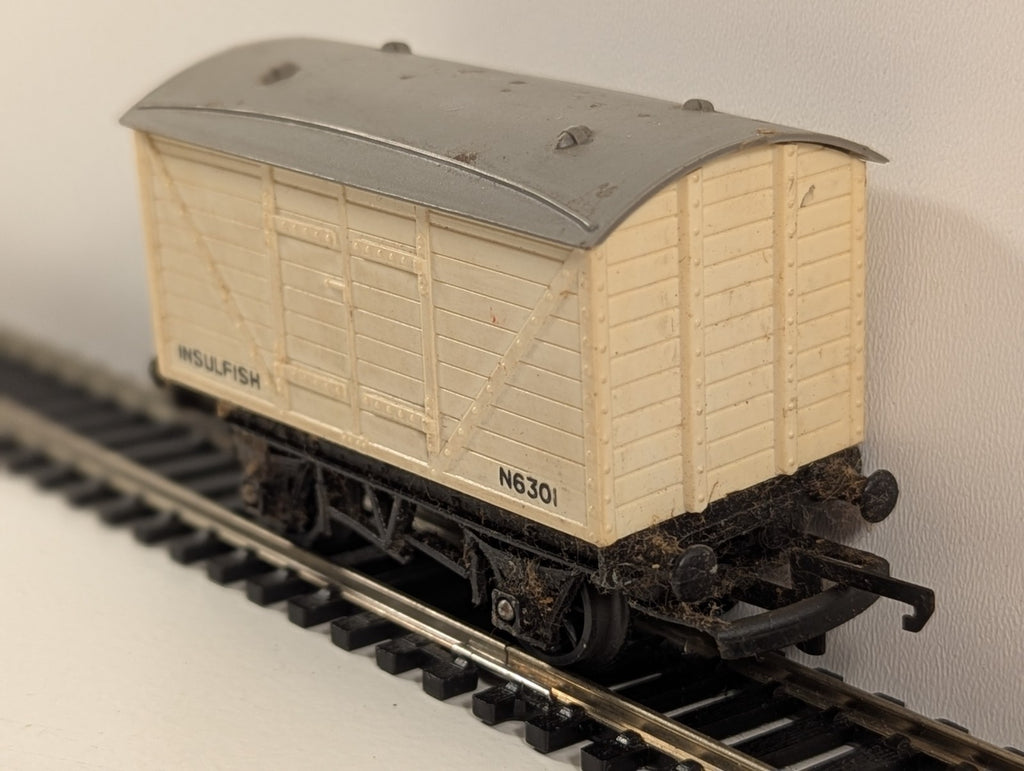 Tri-ang OO Gauge Insulfish Van – No. N6301