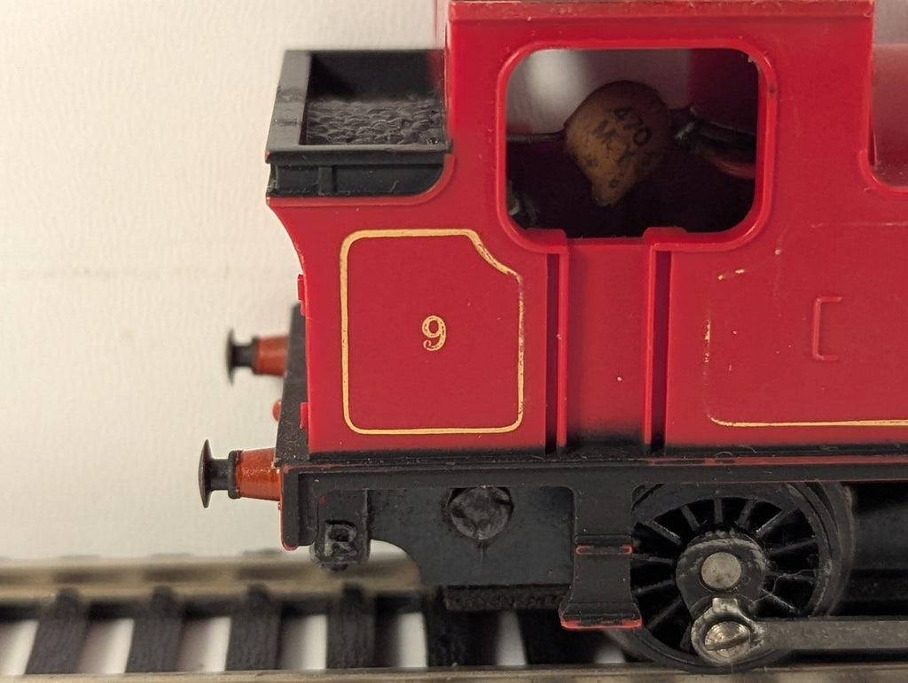 Tri-ang OO Gauge 0-4-0 Tank Locomotive Steam Locomotive 9 Red