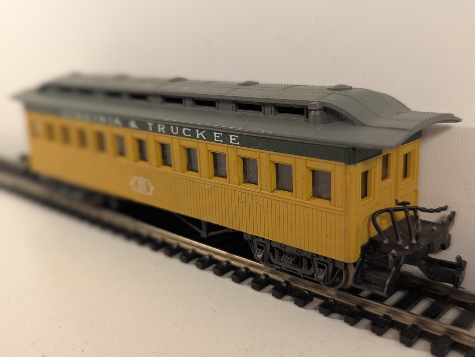 Rivarossi HO Gauge Virginia & Truckee Passenger Coach 73