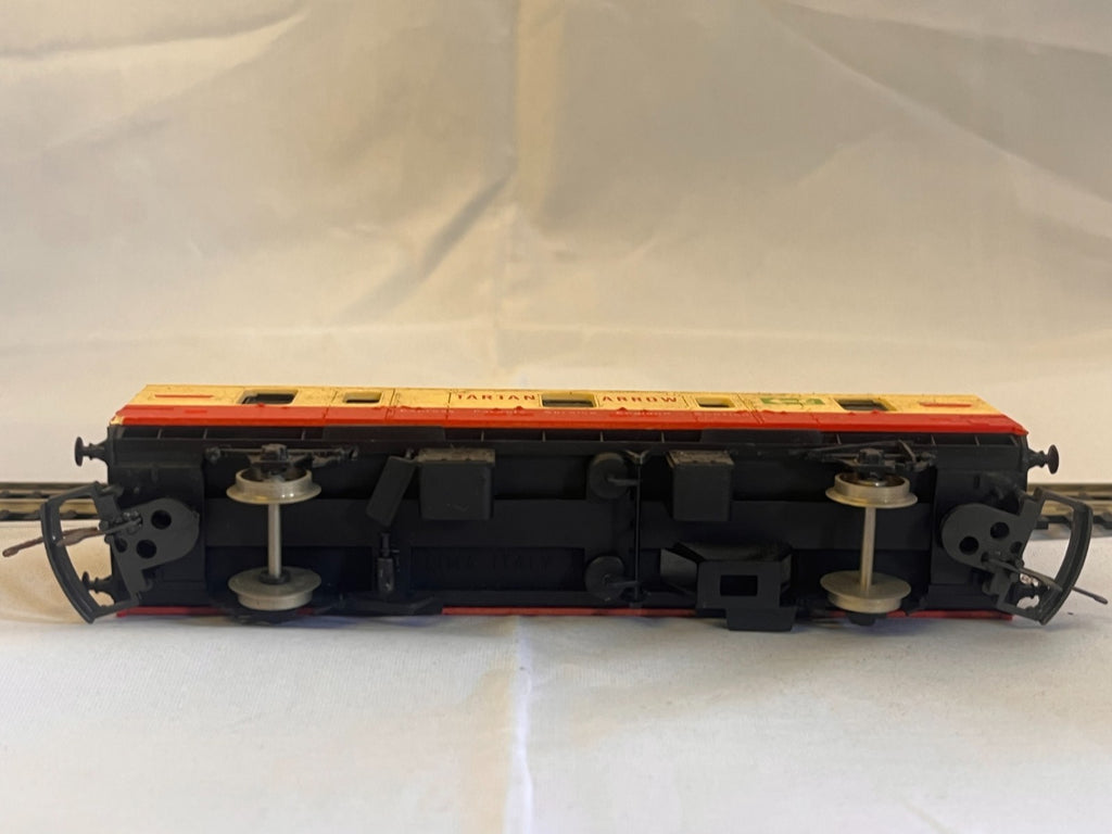 Lima OO Gauge BR Mk1 CCT Tartan Arrow Parcels Van