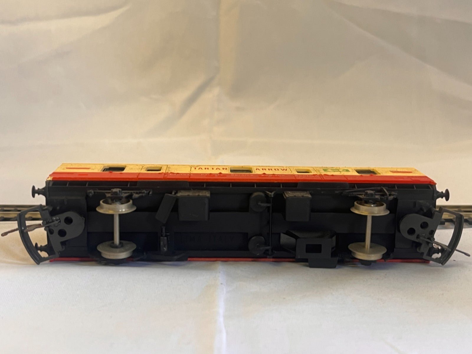 Lima OO Gauge BR Mk1 CCT Tartan Arrow Parcels Van
