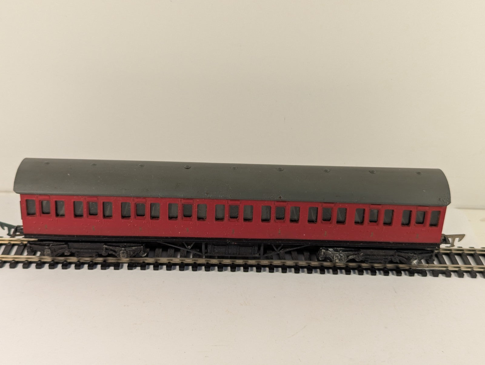 Graham Farish OO Gauge 1st Class Suburban Coach Maroon Boxed