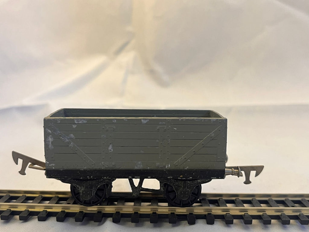 Tri-ang R577A 7-Plank Open Wagon Grey