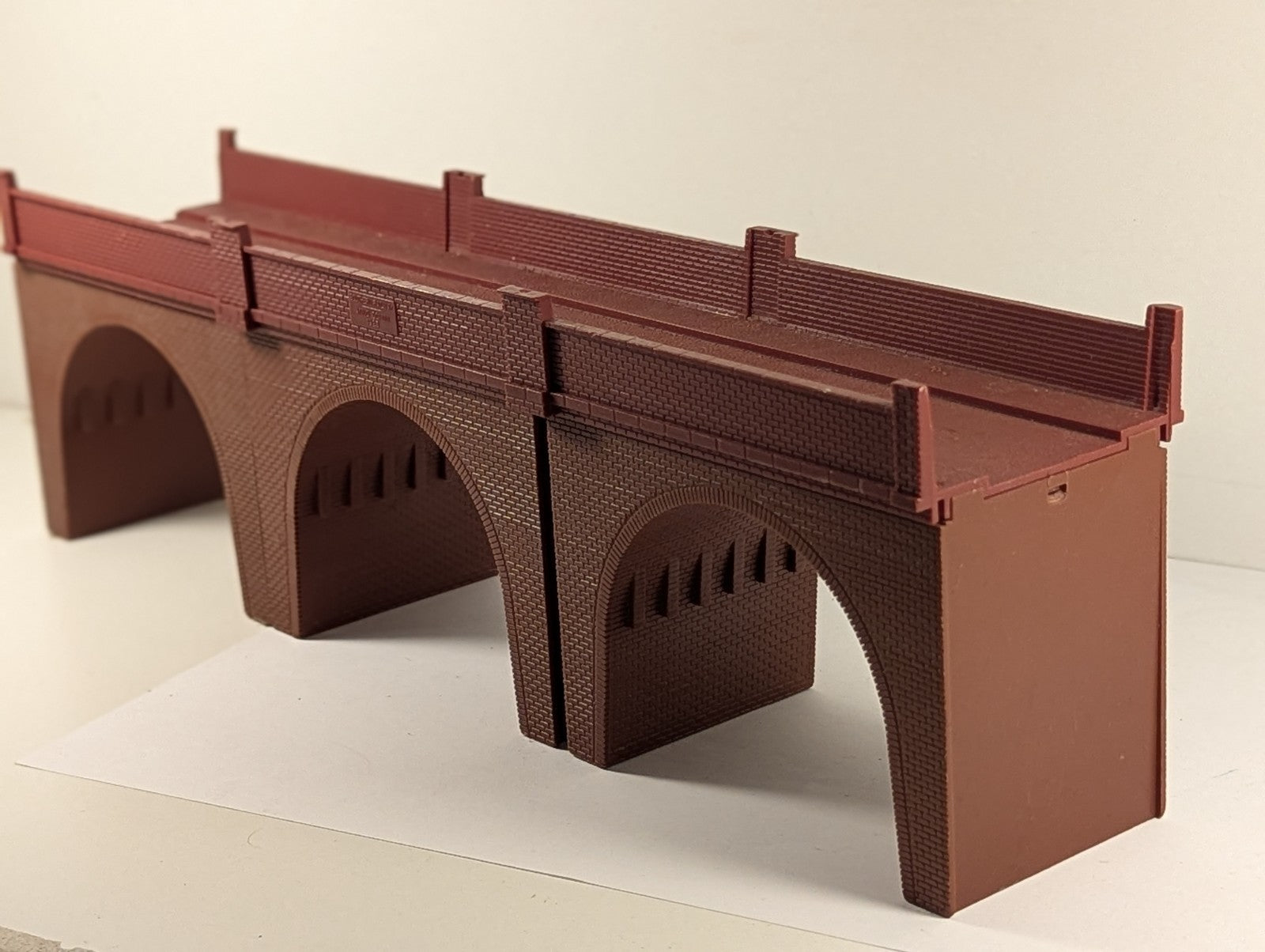Tri-ang R180 Single Track Viaduct Red OO Gauge
