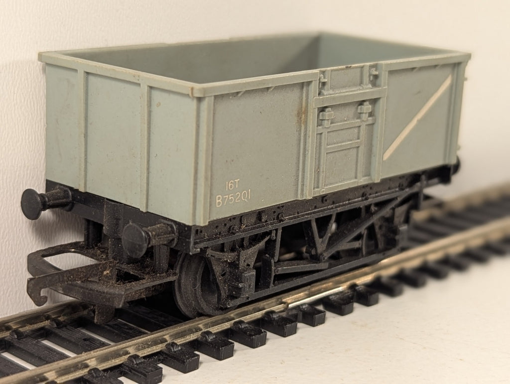 Tri-ang R243 OO Gauge BR Grey 16 Ton Mineral Wagon