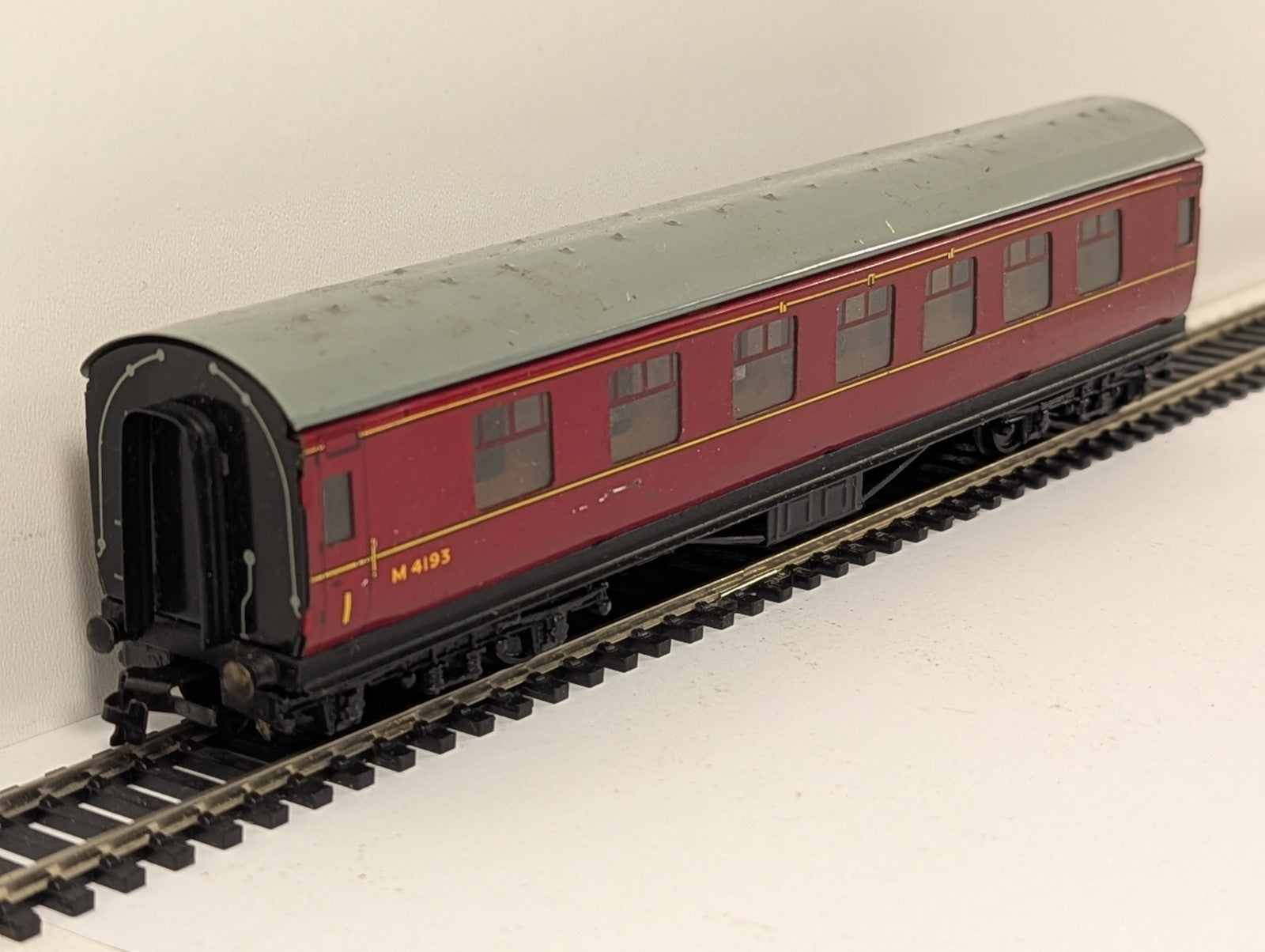 Hornby Dublo OO Gauge Stanier Composite Coach BR Maroon