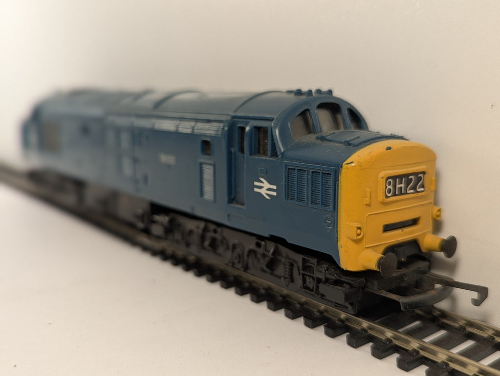 Tri-ang Hornby OO Gauge Class 37 Diesel Locomotive D6830 BR Blue R751