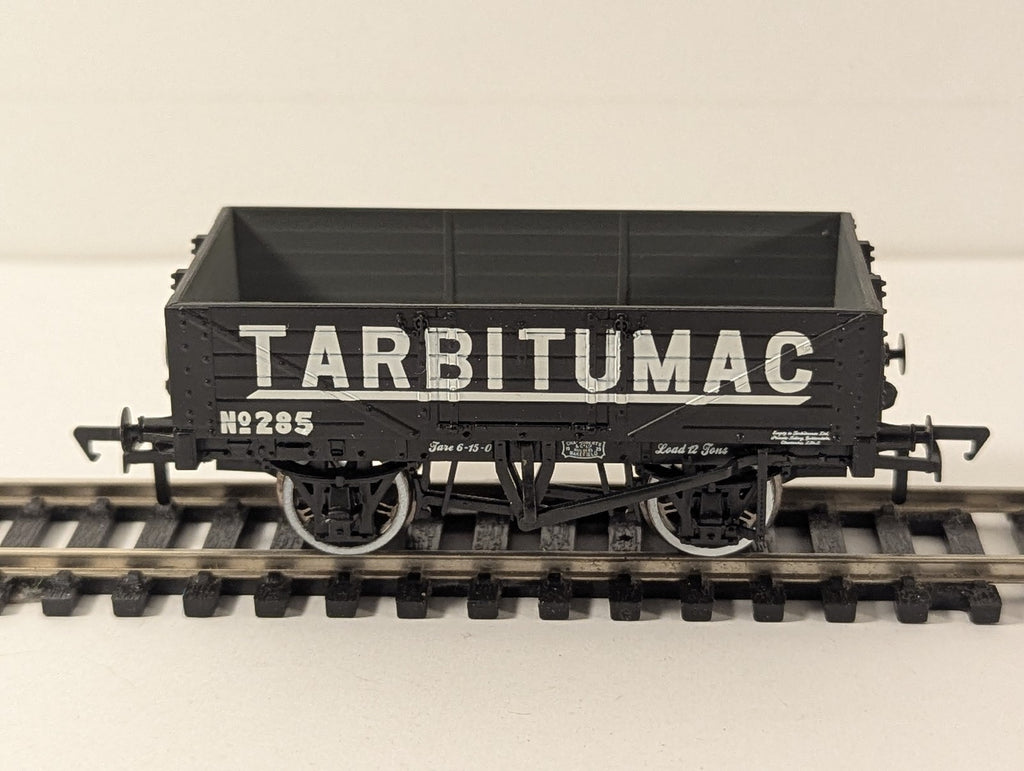 Bachmann OO Gauge 5 Plank Wagon Tarbitumac Goods Wagon 285 Tarbitumac Black