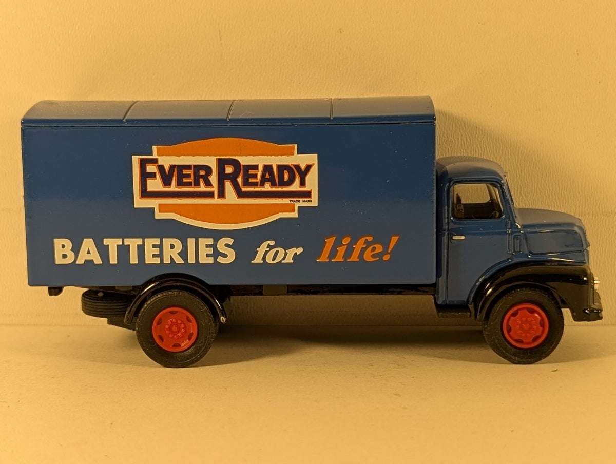 Vanguards 1:64 Leyland Comet Box Van Die-cast Model Vehicle Ever Ready VA18000