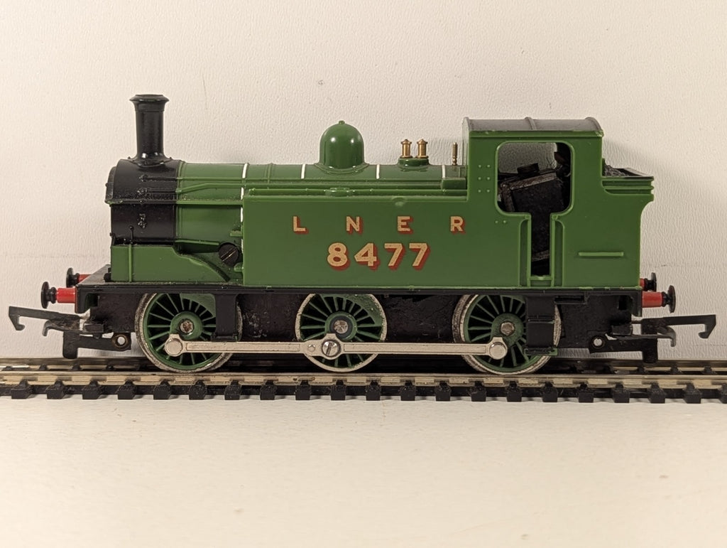 Hornby OO Gauge LNER Class J83 0-6-0T Locomotive 8477 LNER Green