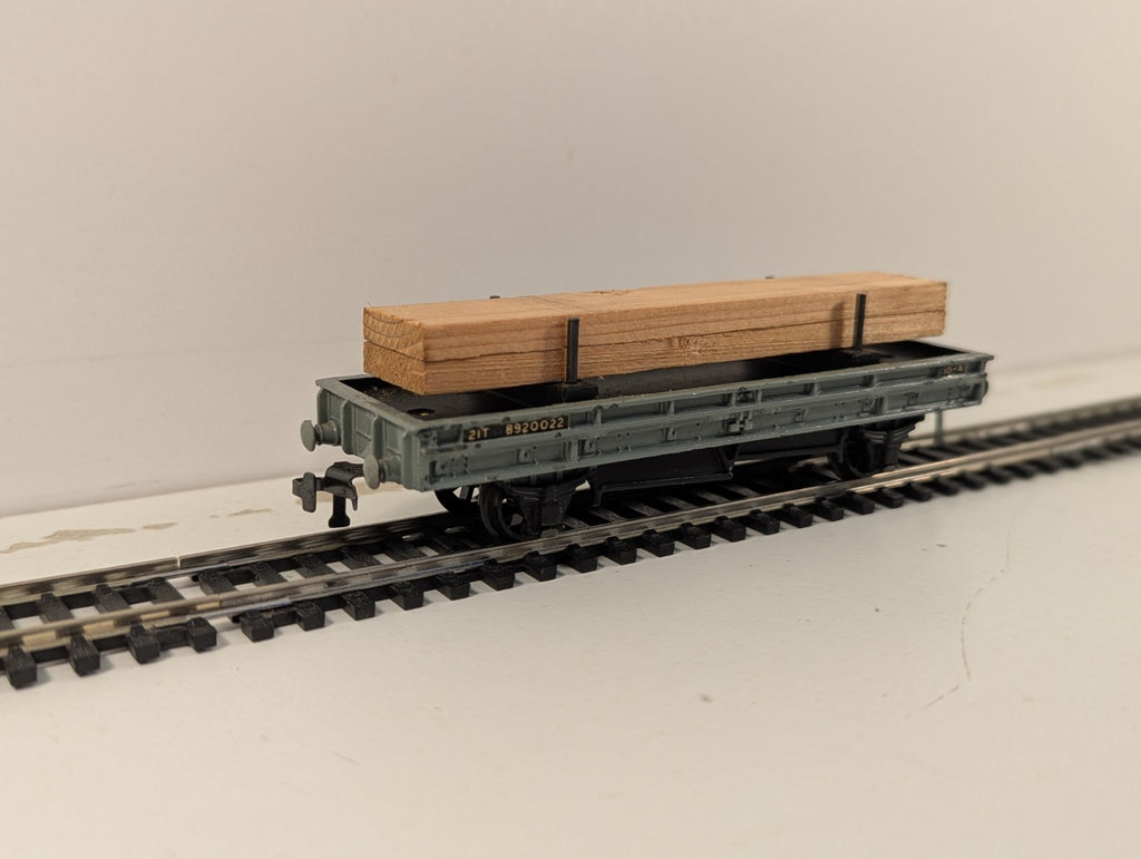 Hornby Dublo 4615 OO Gauge BR Grey Double Bolster Wagon with Timber Load - Boxed