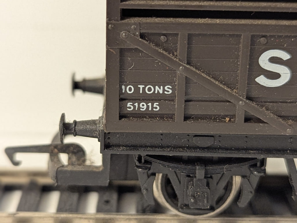 Hornby OO Gauge SR Cattle Truck Goods Wagon 51915 SR Brown R127