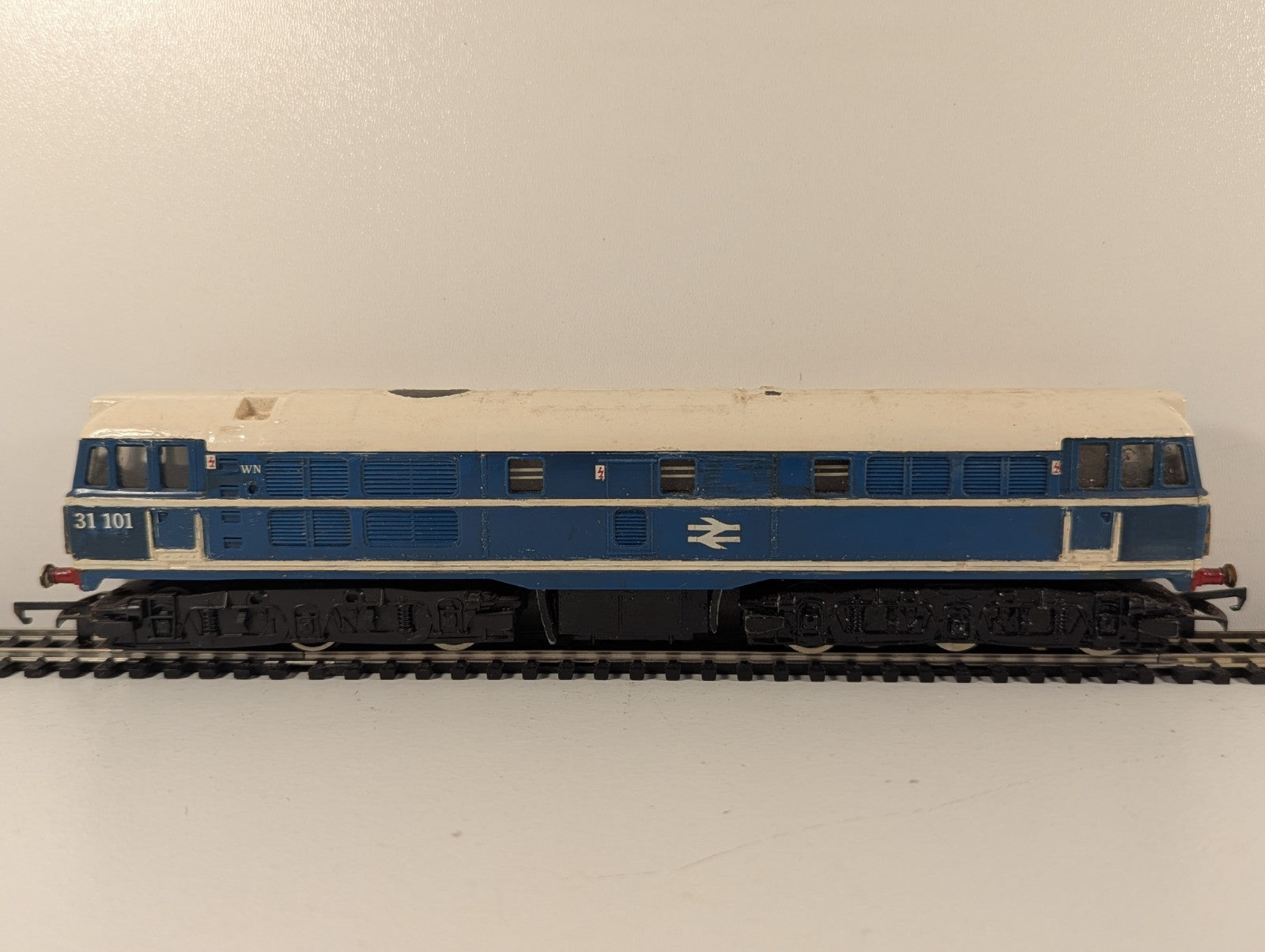 Tri-ang R357 OO Gauge Class 31 BR Blue Poor Runner