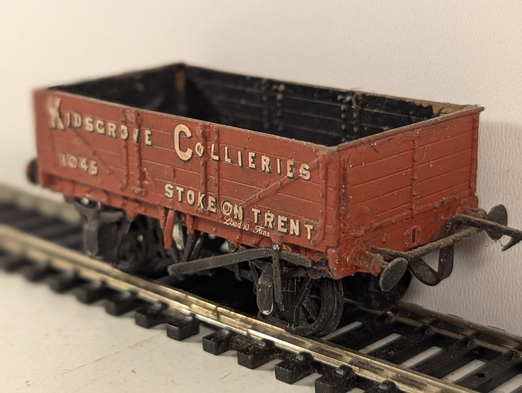 Kitbuilt OO Gauge LNWR 10-Ton Covered Goods Van Goods Wagon 45246