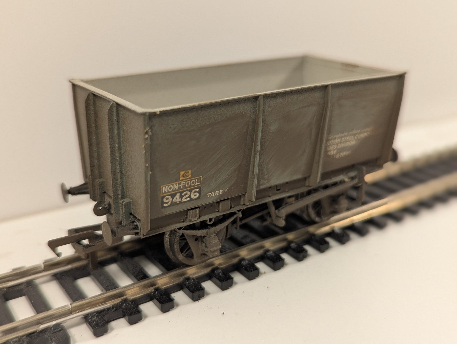 Bachmann 37-400A 16-Ton Slope-Sided Steel Tippler Wagon – British Steel