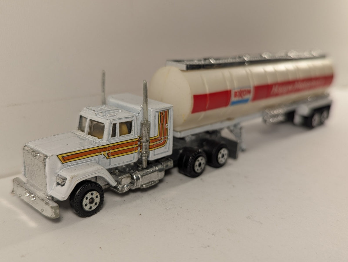 Road Champs Mack Super-Liner Exxon Tanker Truck Die-cast Model Truck