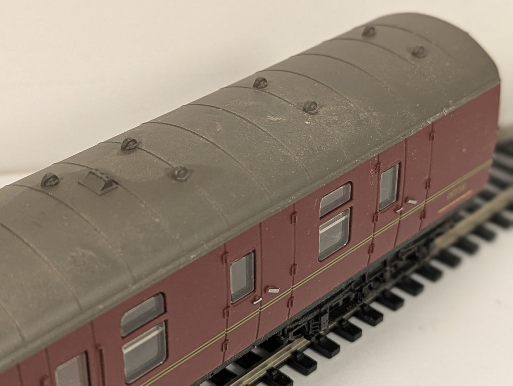 Hornby OO Gauge R4935 Hogwarts Railways Mk1 BSK 99723 (Needs a Clean)
