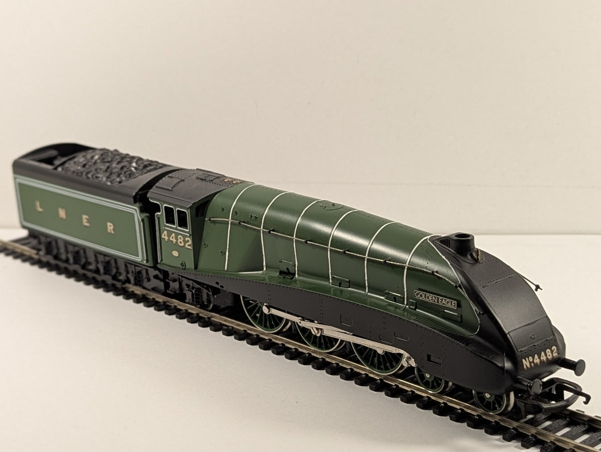 Hornby OO Gauge LNER Class A4 Golden Eagle Steam Locomotive 4482 LNER Green