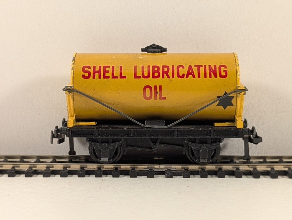 Hornby Dublo 32082 OO Gauge Shell Lubricating Oil Tanker - Wrong Box