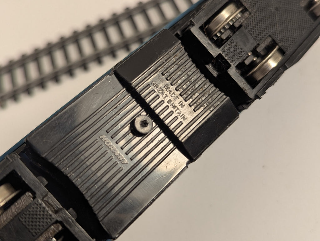 Hornby R326 OO Gauge Class 25 Diesel Locomotive Poor Runner