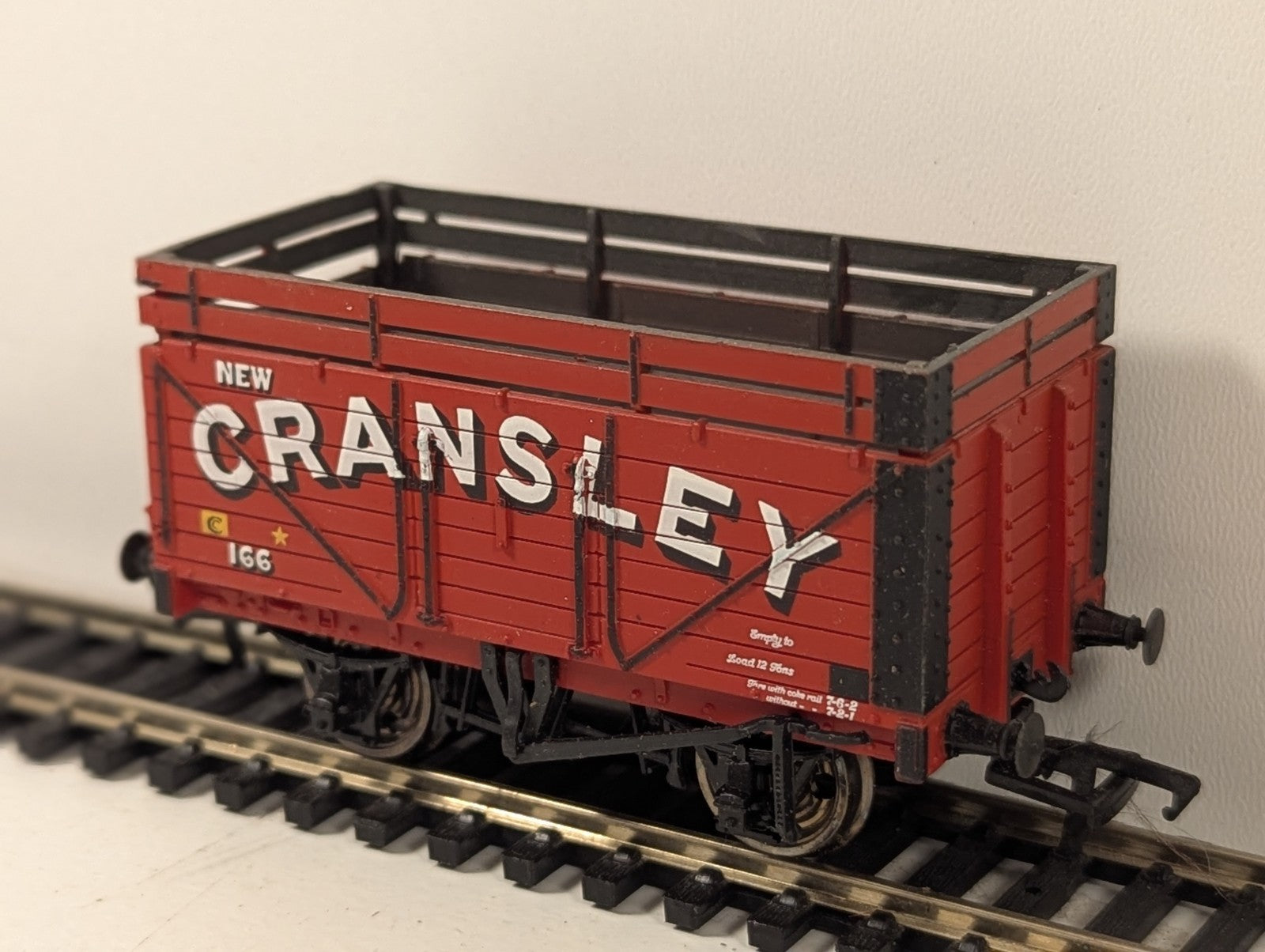 Bachmann Branchline OO Gauge New C. Ransley Red 7 Plank Wagon with Coke Rails