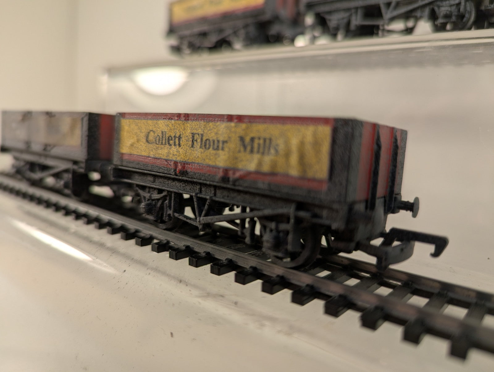 Peco OO Gauge 5 Plank Collett Flour Mill Wagon Set