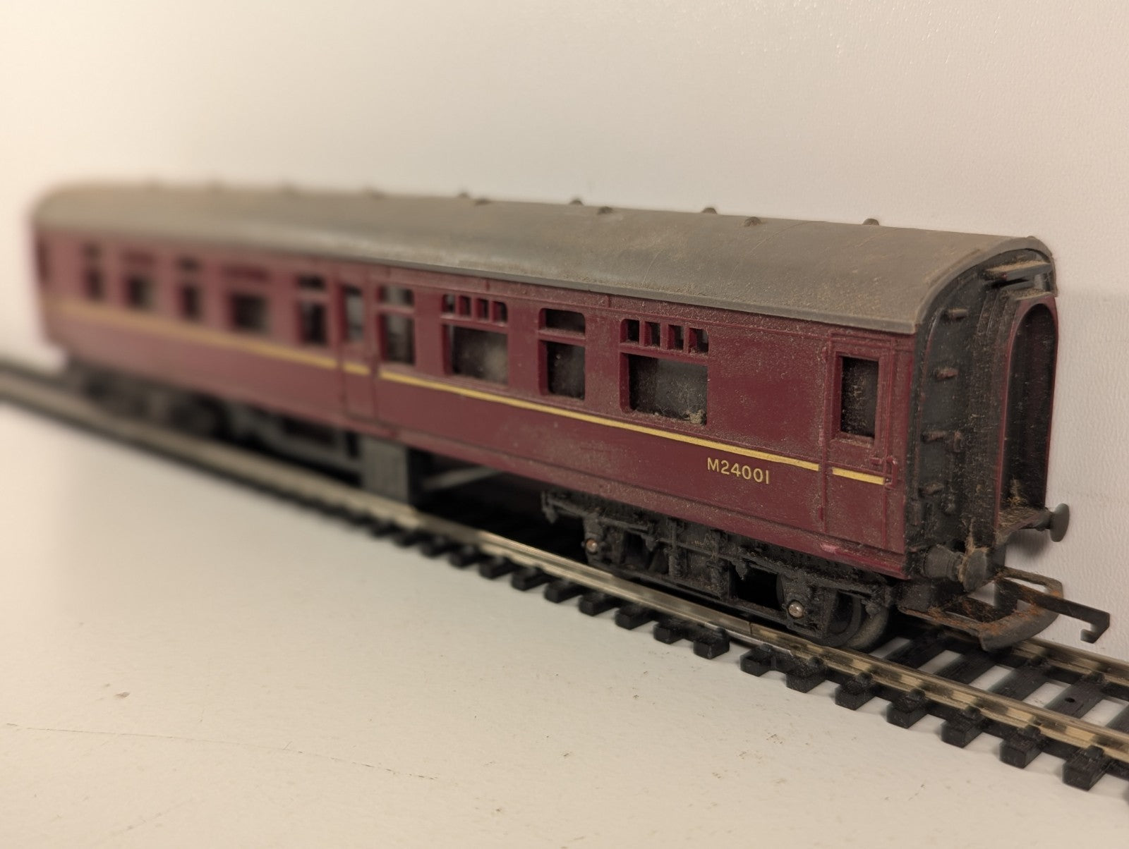 Tri-ang R321 OO Gauge BR 1st Class Coach BR Maroon