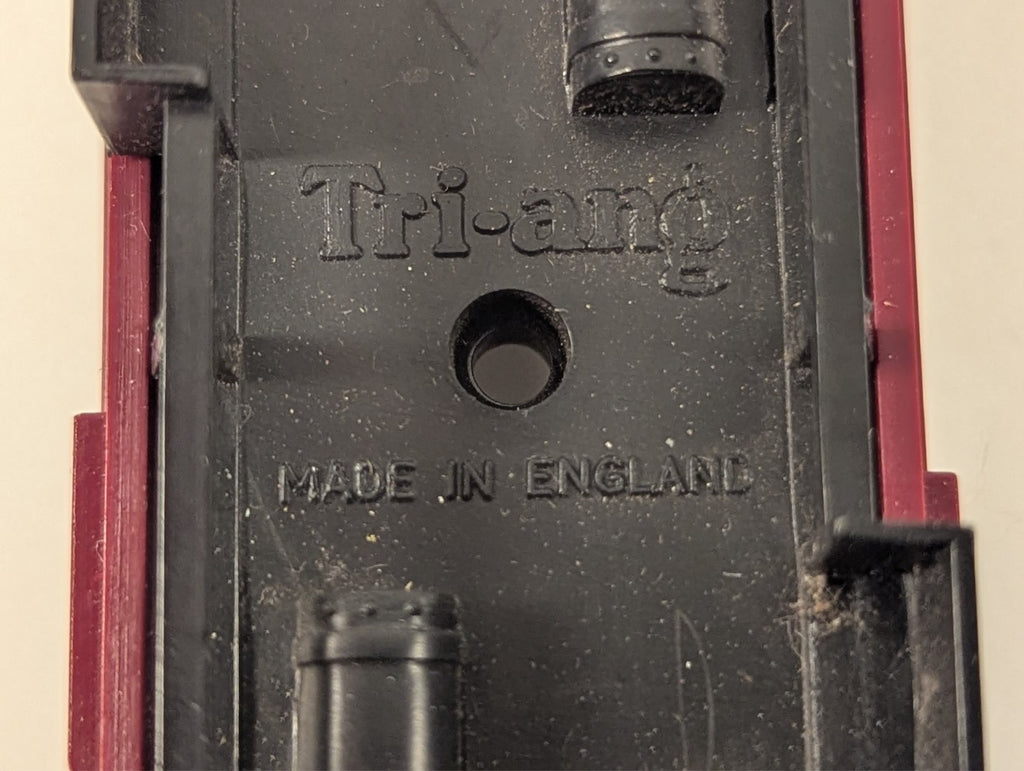 Tri-ang OO Gauge BR Mk1 Blood & Custard Coach