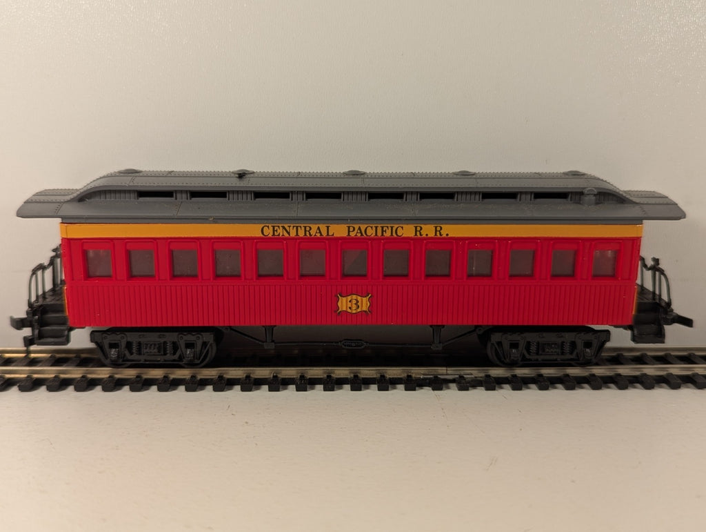 Bachmann 72924 HO Gauge Central Pacific 47ft Old Time Coach - Boxed