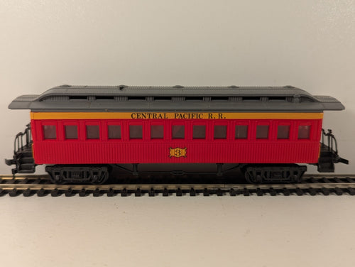 Bachmann 72924 HO Gauge Central Pacific 47ft Old Time Coach - Boxed