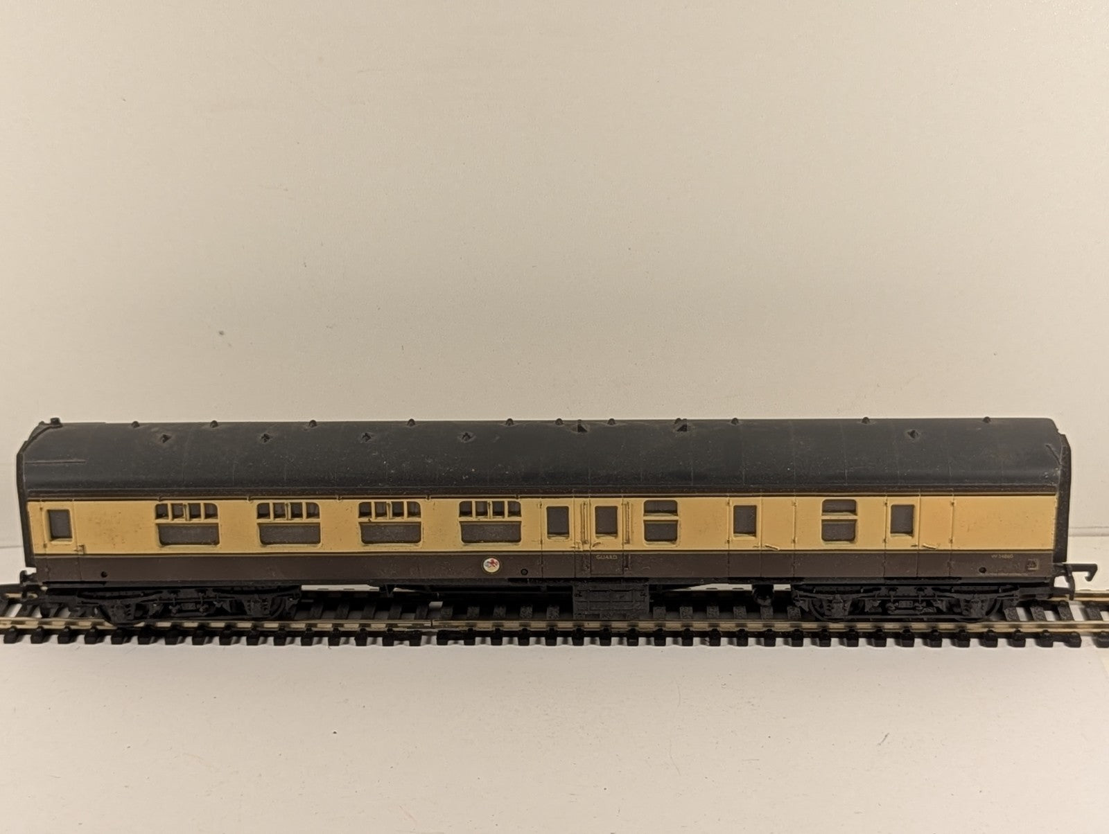 Mainline BR Western Region Mk1 Brake Standard Corridor Coach OO Gauge