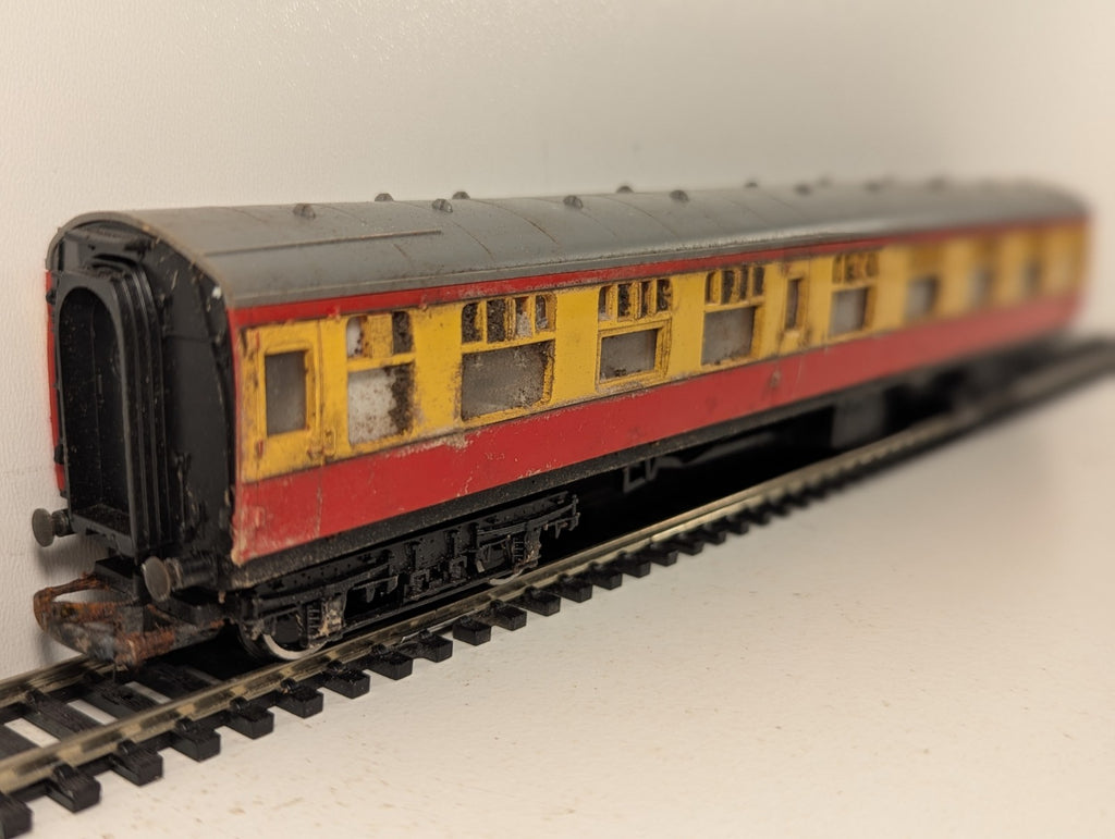 Hornby OO Gauge LMS Corridor Composite Coach Passenger Coach 15210