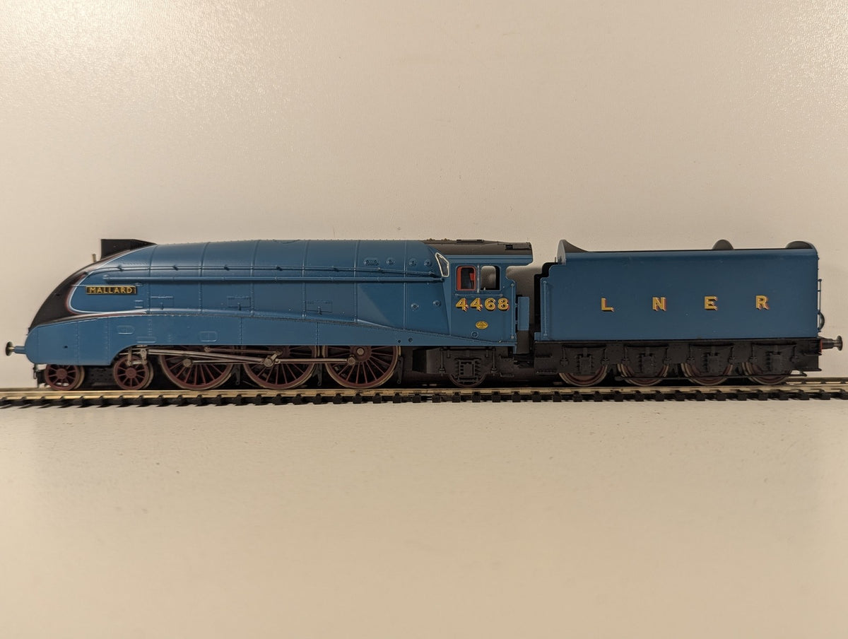 Hornby OO Gauge Class A4 'Mallard' Steam Locomotive 4468 LNER Garter Blue R2339
