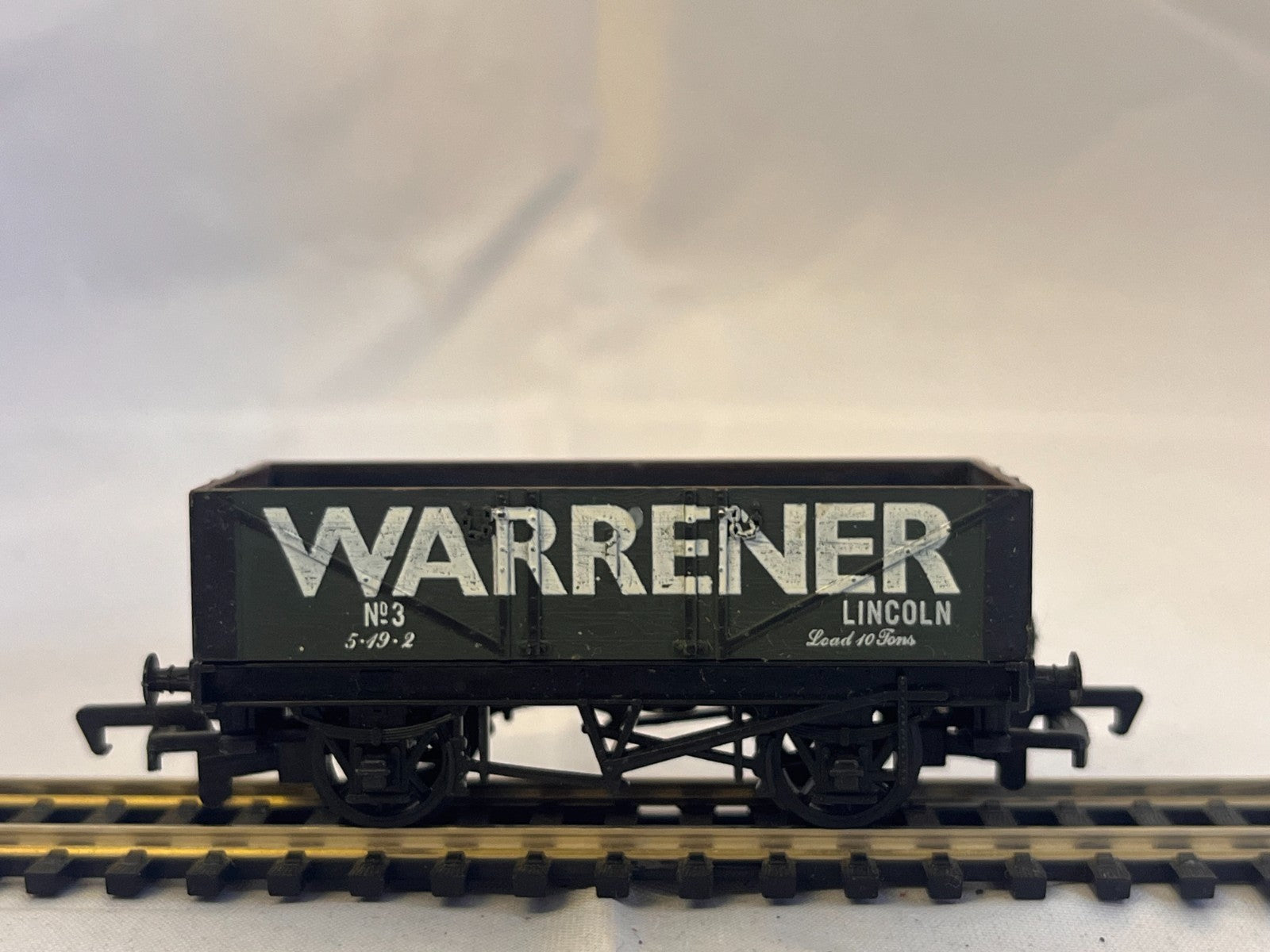 Mainline OO Gauge Warrener Lincoln 5 Plank Open Wagon Green