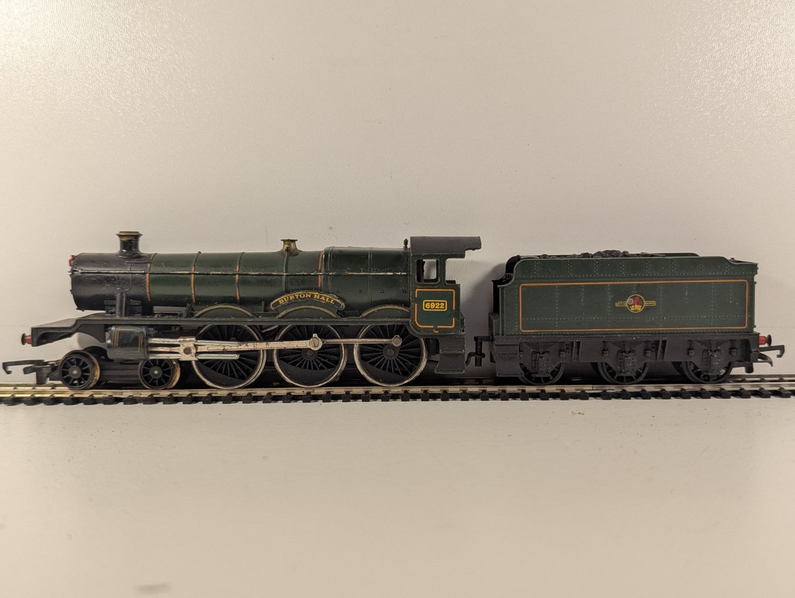 Hornby OO Gauge Hall Class Steam Locomotive - Repainted GWR Livery