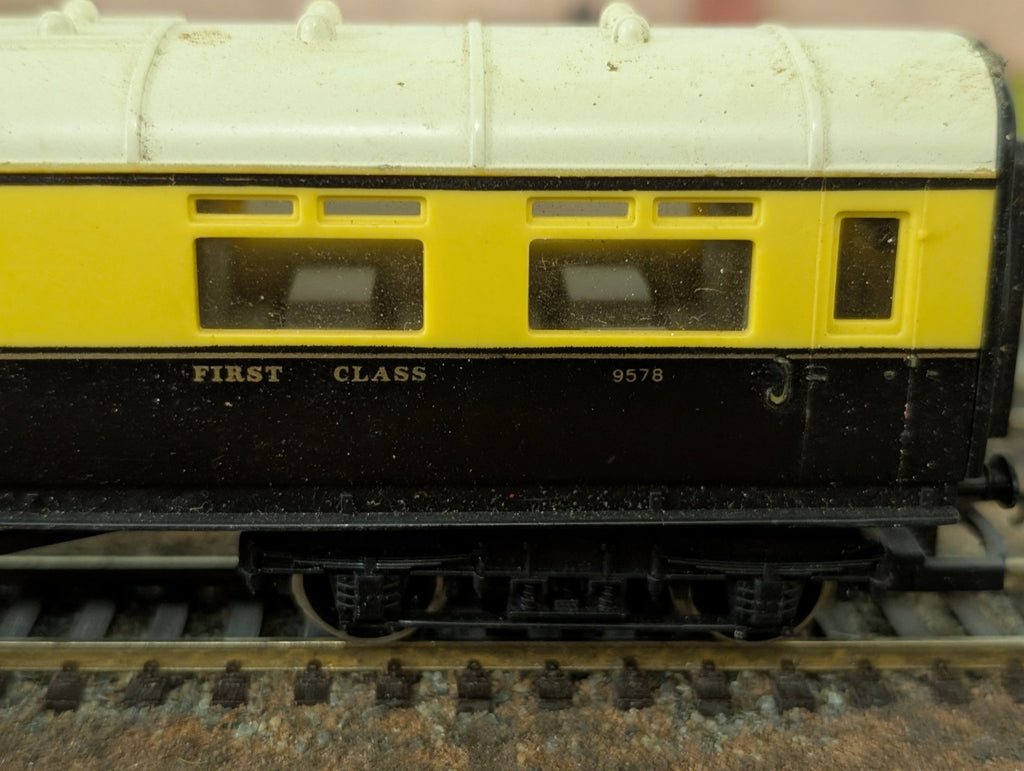Hornby R454 OO Gauge GWR Collett Restaurant Coach 9578