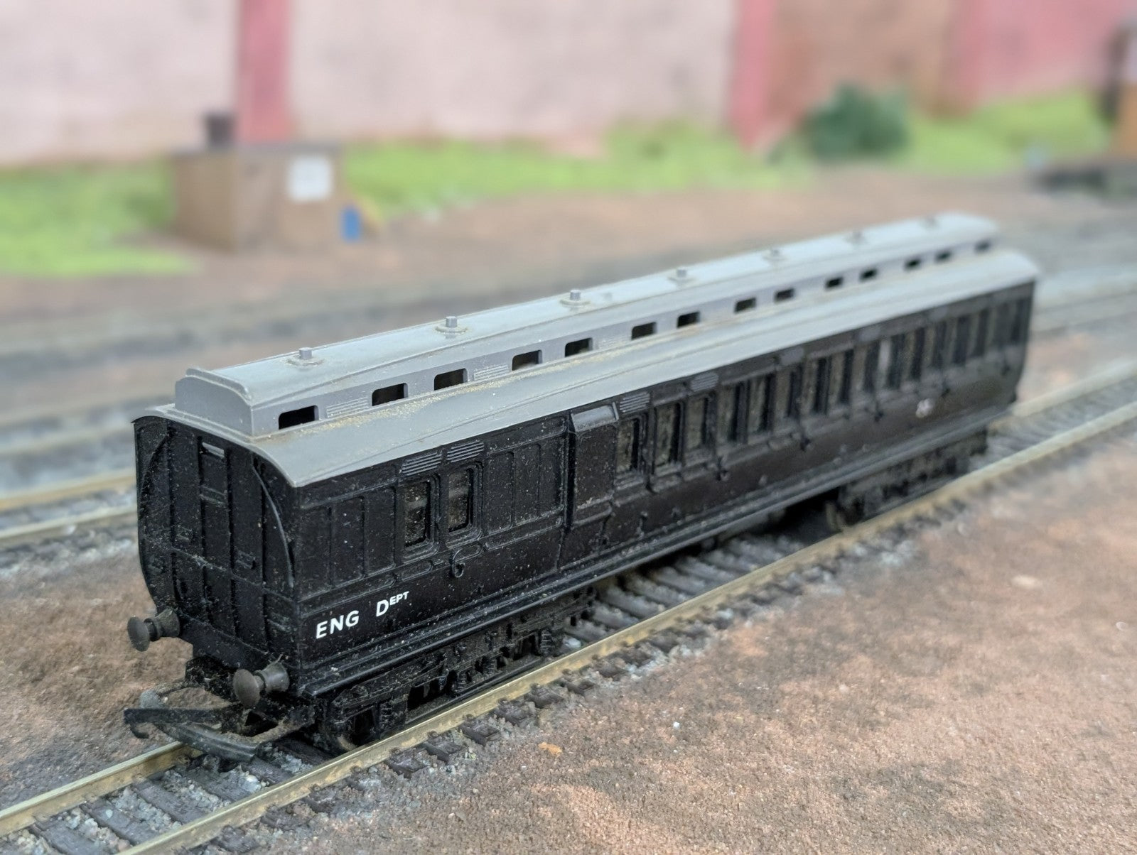 Tri-ang R620 BR Clerestory Brake Coach No. 20 (Engineering Black Livery)