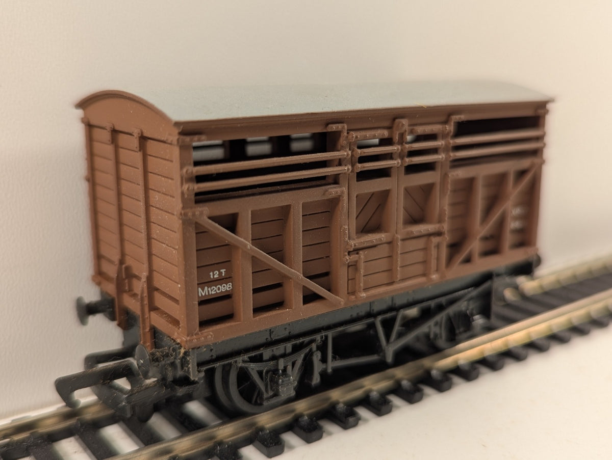 Mainline OO Gauge BR Cattle Wagon M12098