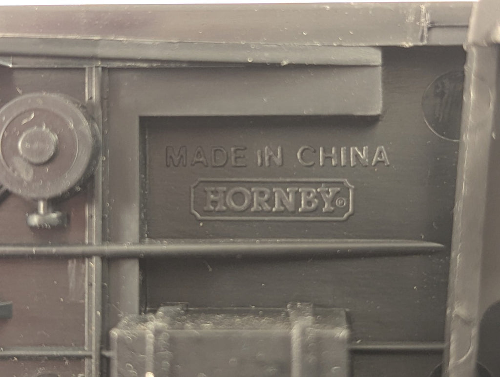 Hornby OO Gauge LNER Teak Composite Coach 22357