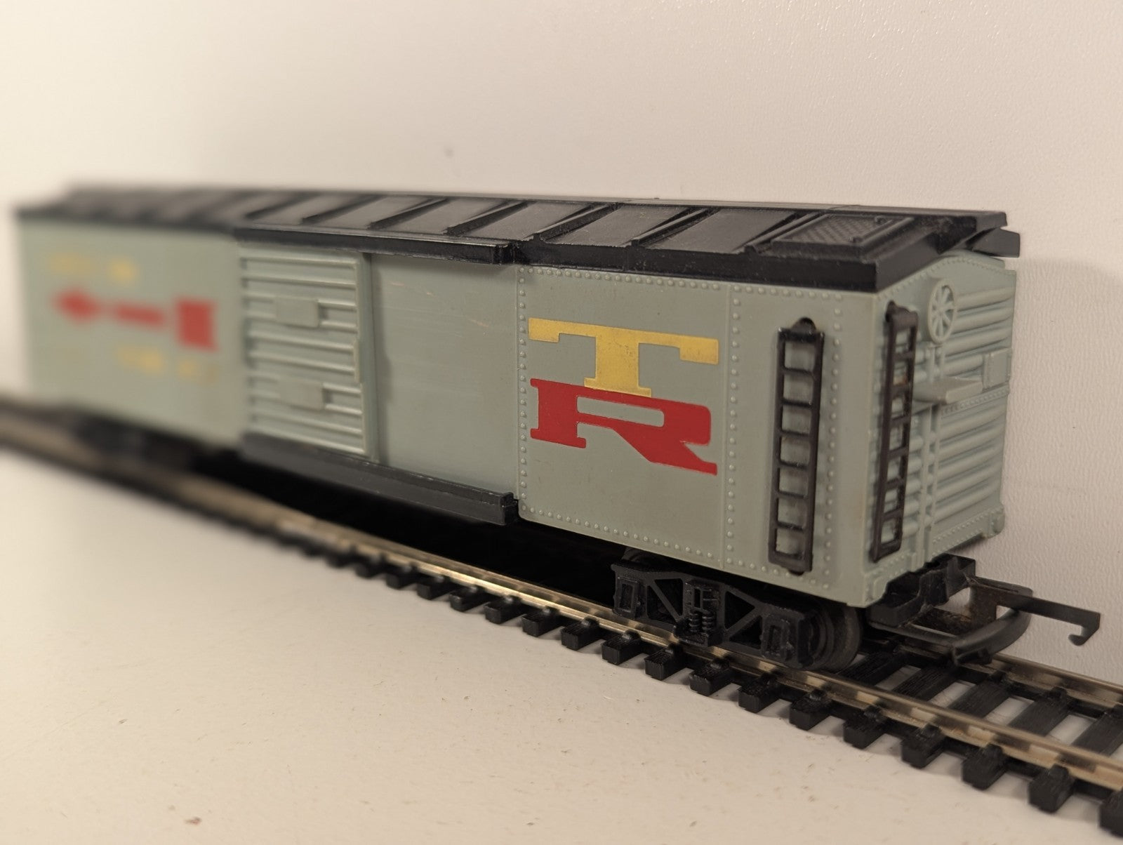 Tri-ang R136 Long Box Car 'Speedy' OO Gauge