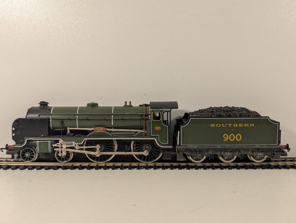 Hornby R817 Schools Class 4-4-0 "Eton" Steam Locomotive OO Gauge - Boxed