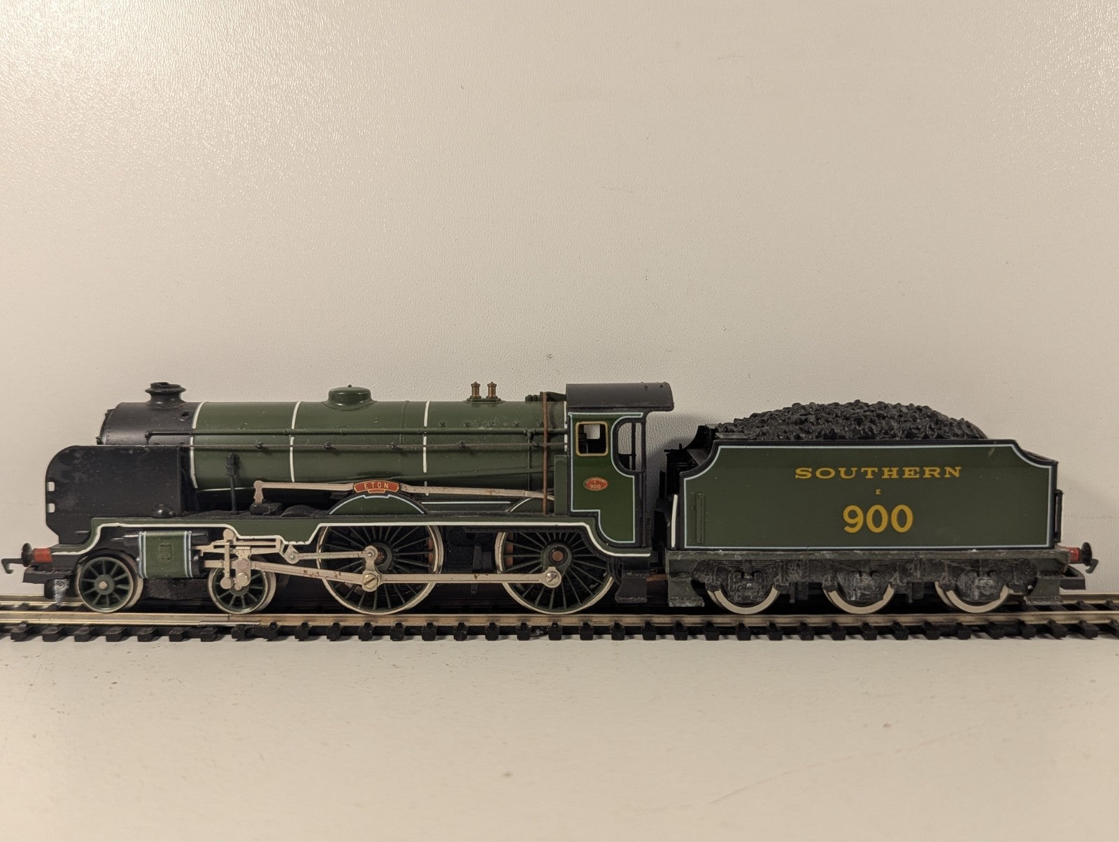 Hornby R817 Schools Class 4-4-0 "Eton" Steam Locomotive OO Gauge - Boxed